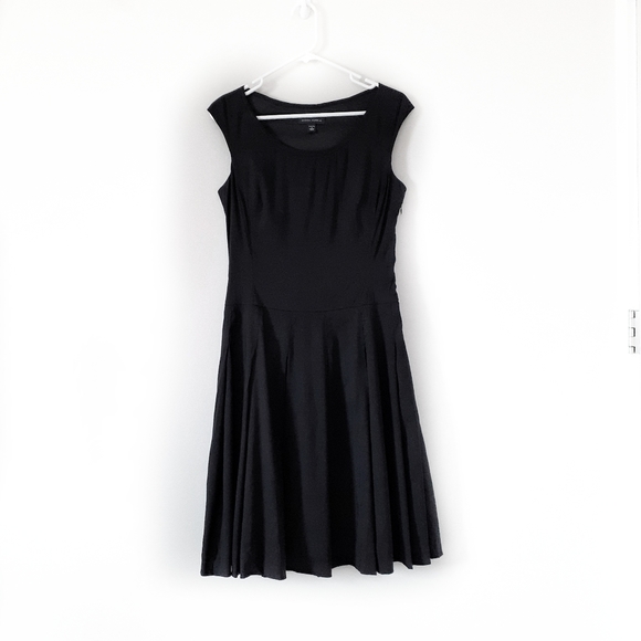 Banana Republic Dresses & Skirts - Banana Republic 4 Linen Dress Black Fit and Flare